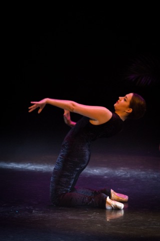 Danseuse contemporaine en cambré