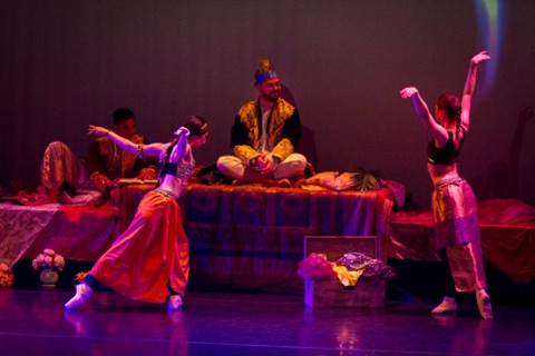Scène de groupe, décor oriental