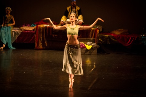 Solo en costume oriental